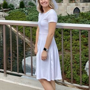 Small white plain short sleeve swoop dress